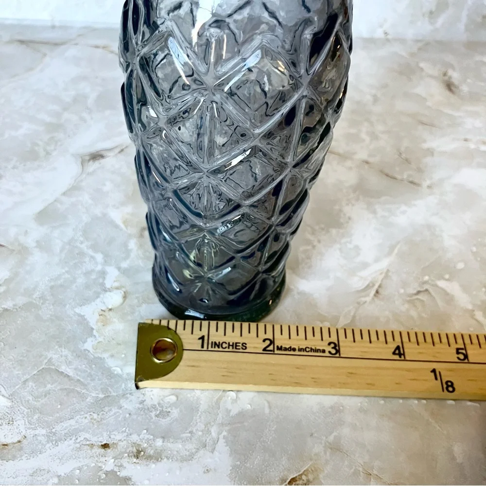 N/A quilted glass
